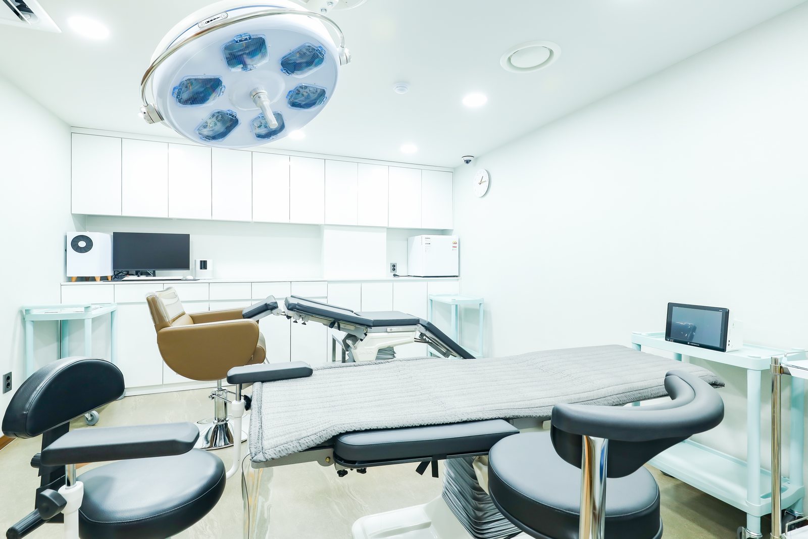 FUE Hair Transplant at MONARA Dermatology Clinic